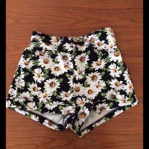 High waisted daisy shorts